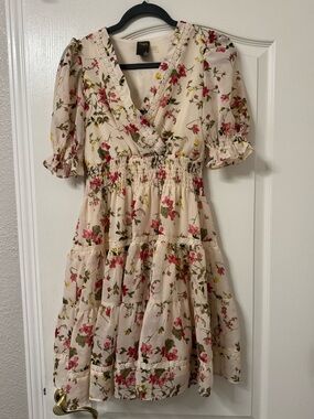 Taylor Cream Floral Tiered V-Neck Mini Dress, Small